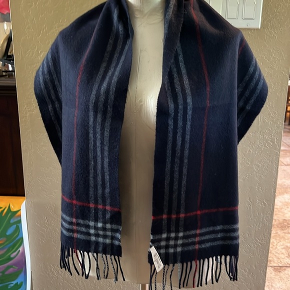 Burberry Cashmere wool blend winter Scarf Blue red and white with fringe - Picture 5 of 17